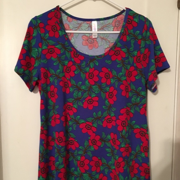 LuLaRoe Tops - LuLaRoe Classic Tee LuLaRoe Tops - LuLaRoe Classic Tee